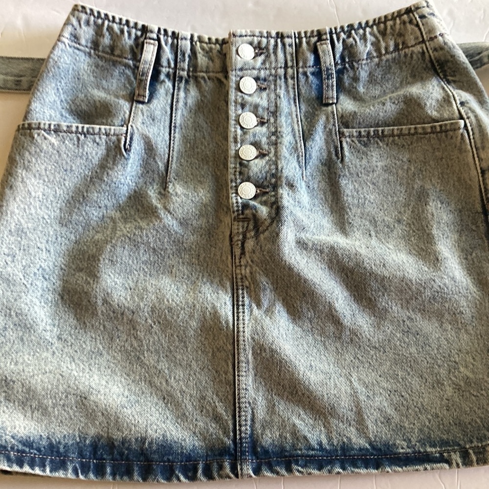 White Fox Boutique Medium belted denim skirt high waist NEW light wash - Picture 5 of 11